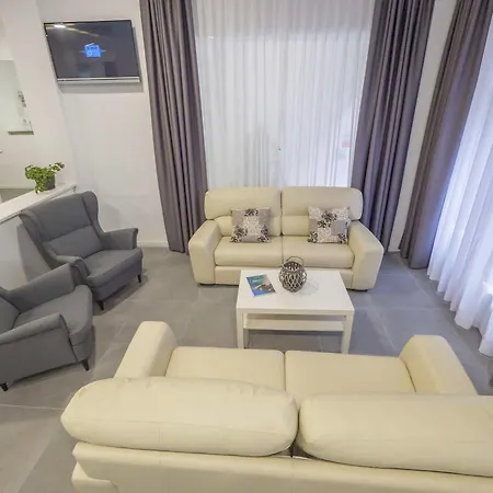 Victoria Hotel 3*